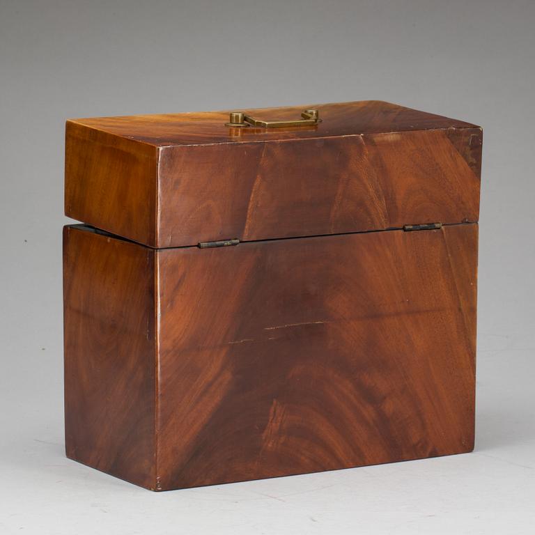 BRÄNNVINSSCHATULL, 1800-tal.