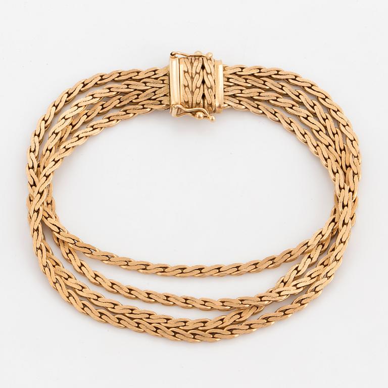 An 18K gold bracelet, Italian hallmark.