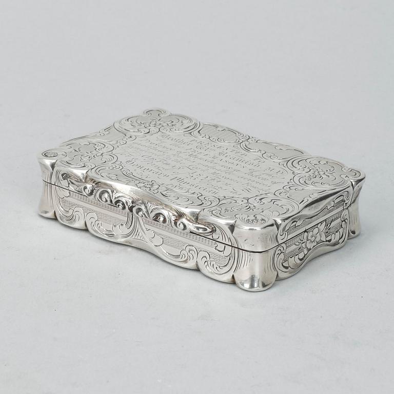 SNUSDOSA, för frimurare, silver, Birmingham England 1852. Vikt ca 135 gram.