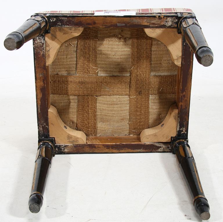 TABURETT. Sengustaviansk 1700-tal.