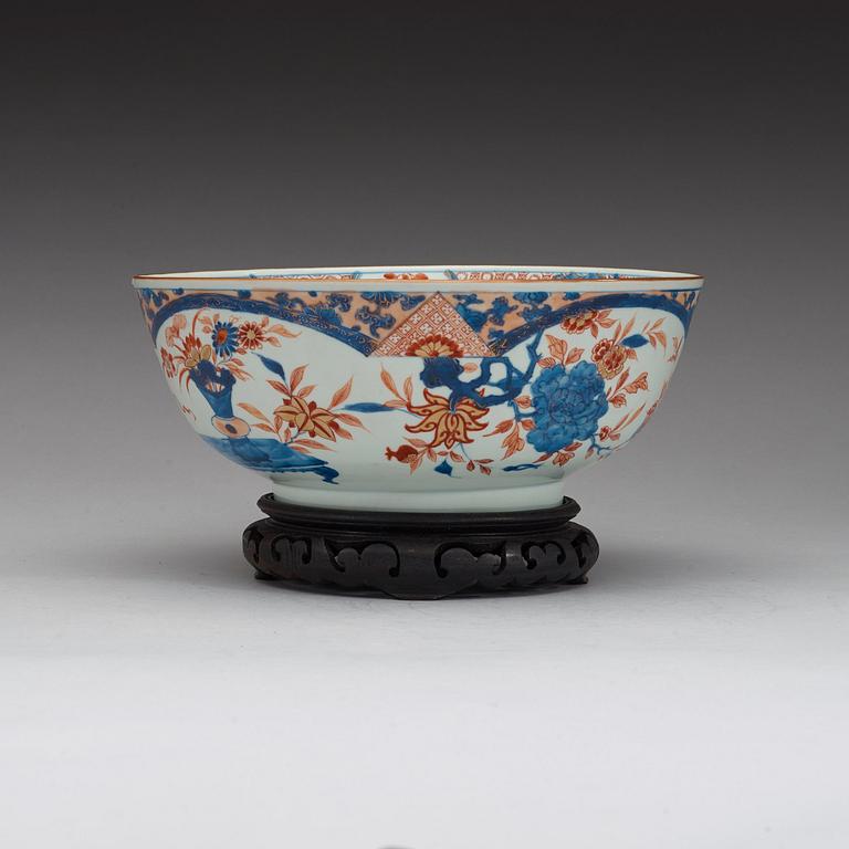 An imari punch bowl, Qing dynasty 18th century.