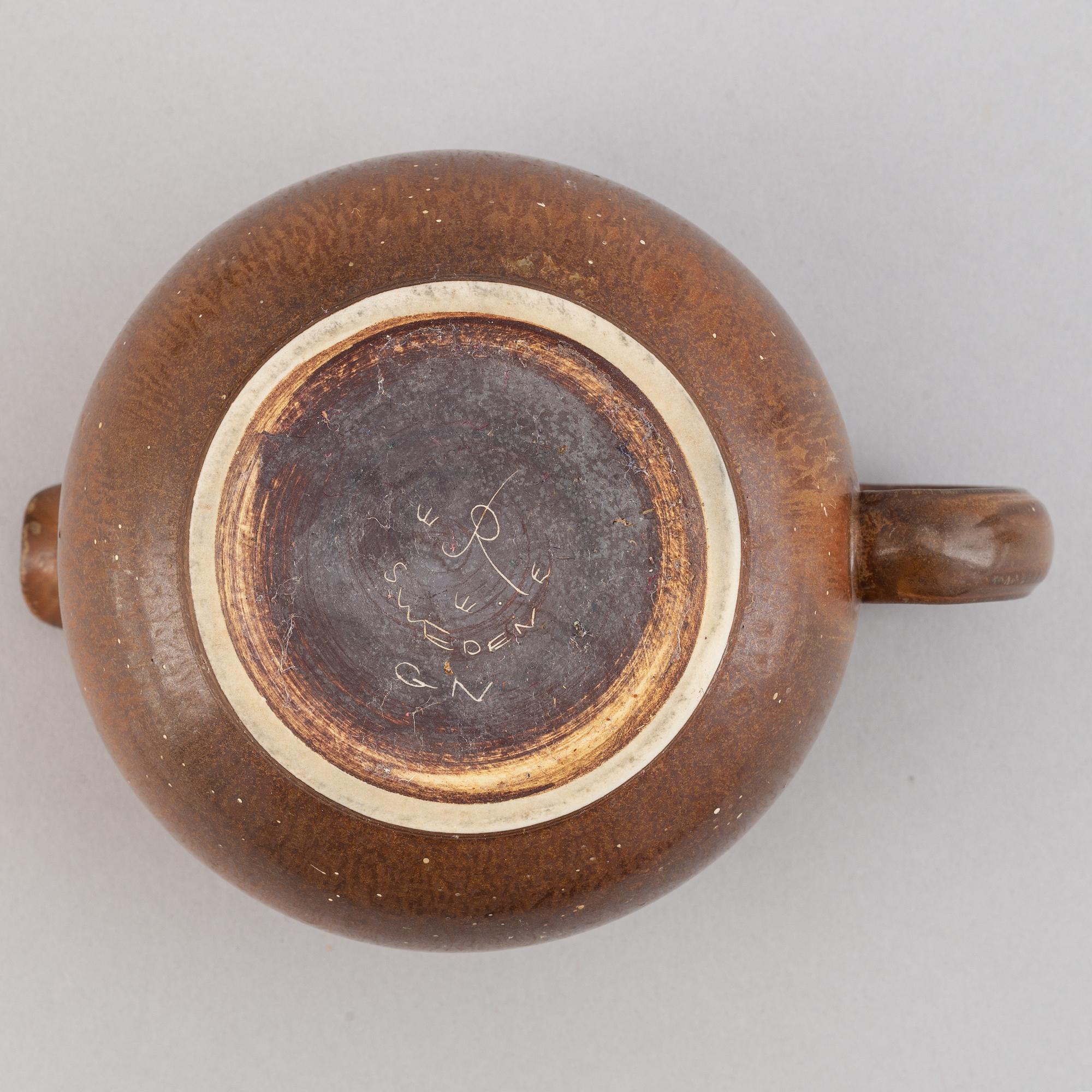 Gunnar Nylund, a set of two stoneware jugs, a bowl and a vase, Rörstrand, 1940's.