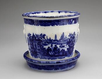 YTTERFODER MED FAT, flintgods, "flytande blått", sannolikt Rörstrand, 1800-talets andra hälft.