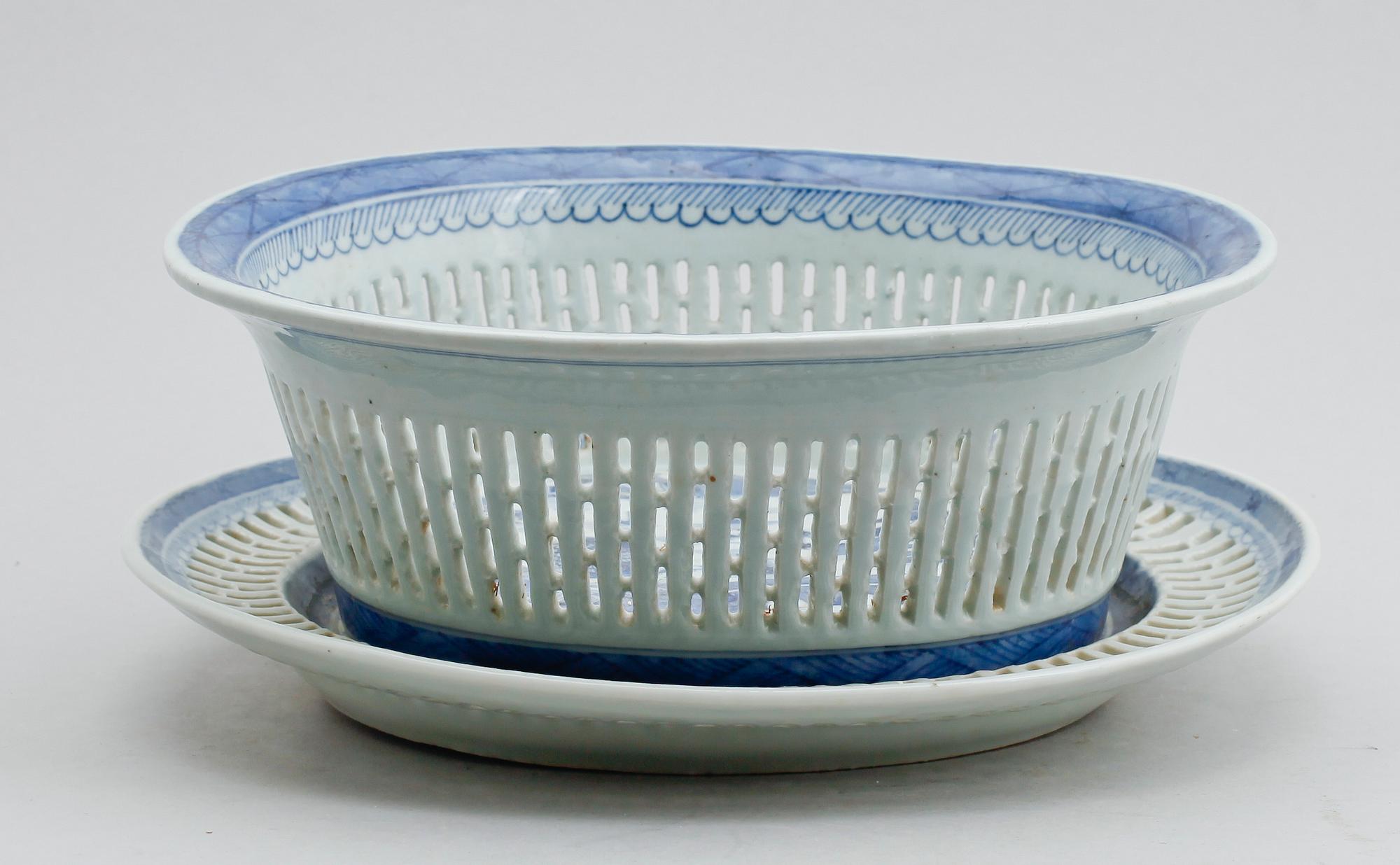 GALLERSKÅL MED FAT, porslin, Kina, sannolikt 1800-tal.