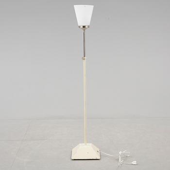 GOLVLAMPA, Stille, 1900-talets första hälft.