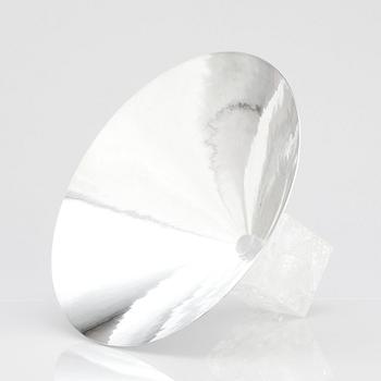 Wolfgang Gessl, skål, Ateljé Wolfgang Gessl, Stockholm 2009, sterling silver och bergkristall.