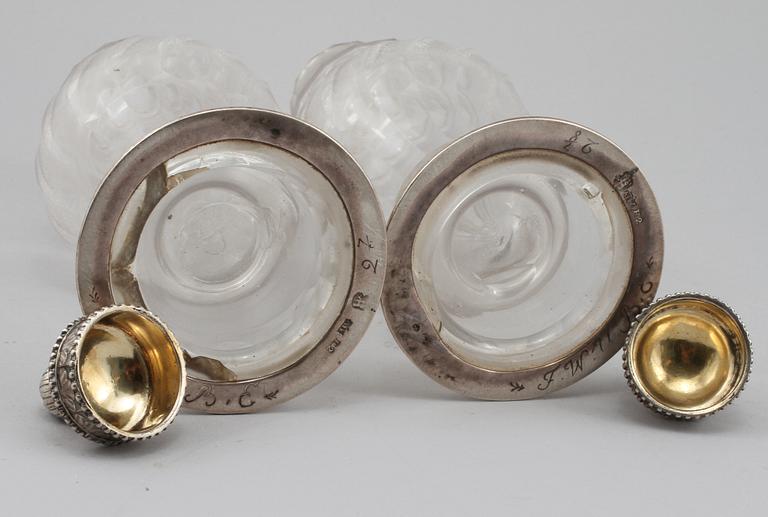 FLAKONGER, ett par, glas och silver, Andreas Isberg, Skänninge, 1790.