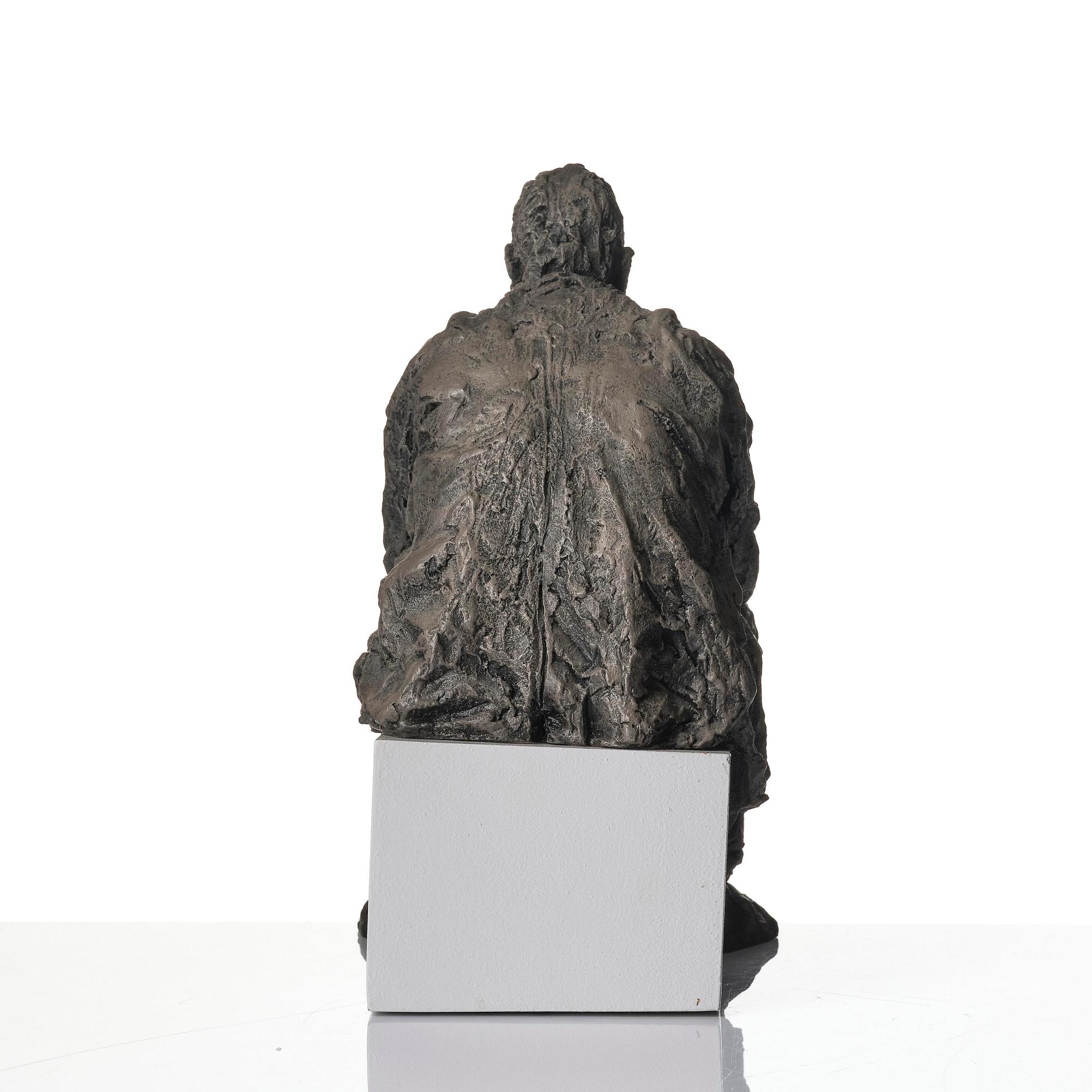 Sean Henry, "Seated man".