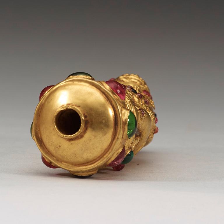 A low content chased gold Kris handle in the shape of Bima, Java or Bali, presumably 19th Century.
