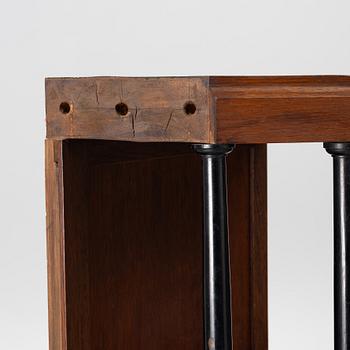 Vitrinskåp, jugend, tidigt 1900-tal.