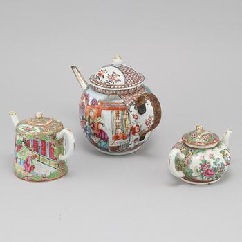 Three 18/19th century Chinese porcelain tea pots.