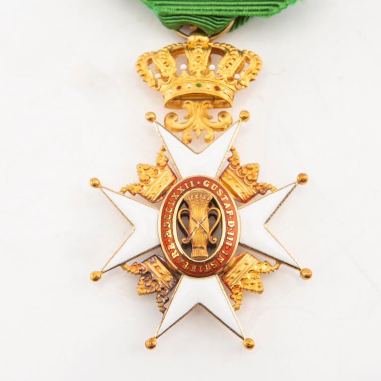 Order of Vasa, knight's badge, 18K gold and enamel, C.F. Carlman, Stockholm 1945.