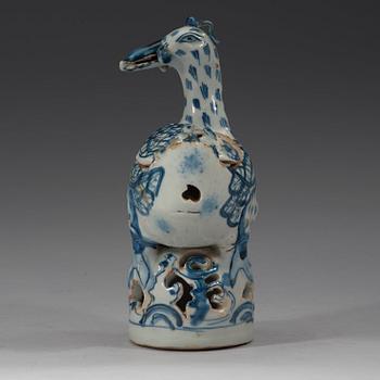 A blue and white cencer in shape of a bird, Ming dynasty, 17th Century.