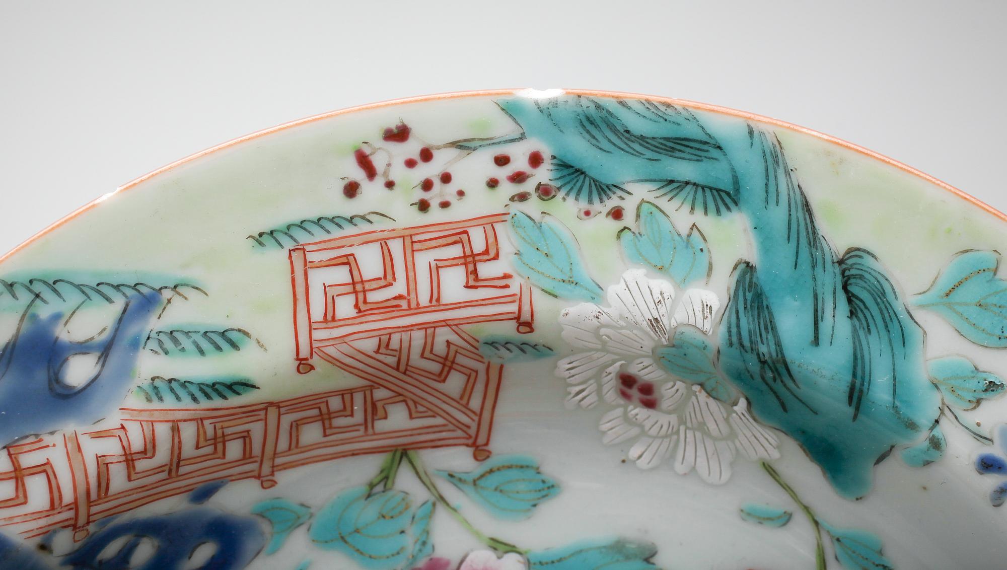 TALLRIKAR, 3 st (2+1), porslin, Kina, Qianlong 1736-1795.