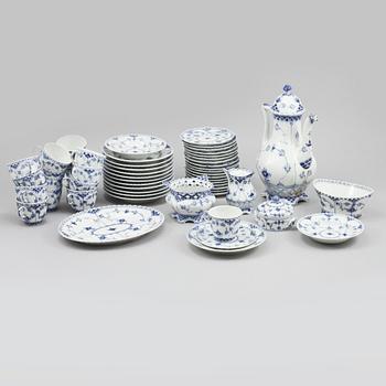 SERVISDELAR, 39 st, "Musselmalet", Royal Copenhagen.