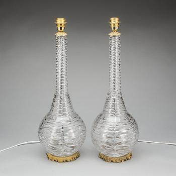 BORDSLAMPOR, ett par, glas. Modern tillverkning.