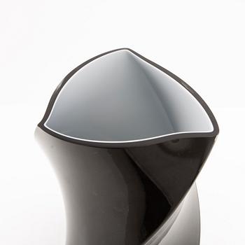 Piet Hein, vaser 2 st, "Super Vase" samt "Twister" signerade.