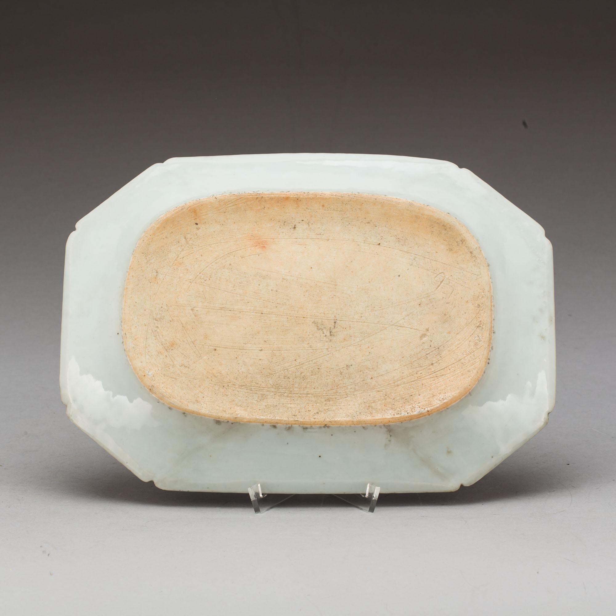 STEKFAT, porslin. Kina. 1800-tal.