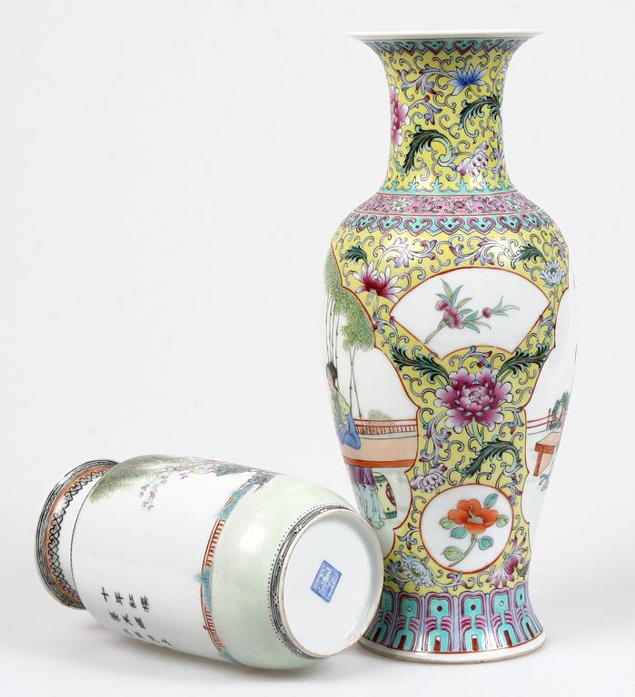 VASER, 2 st, porslin, Kina, 1900-tal.