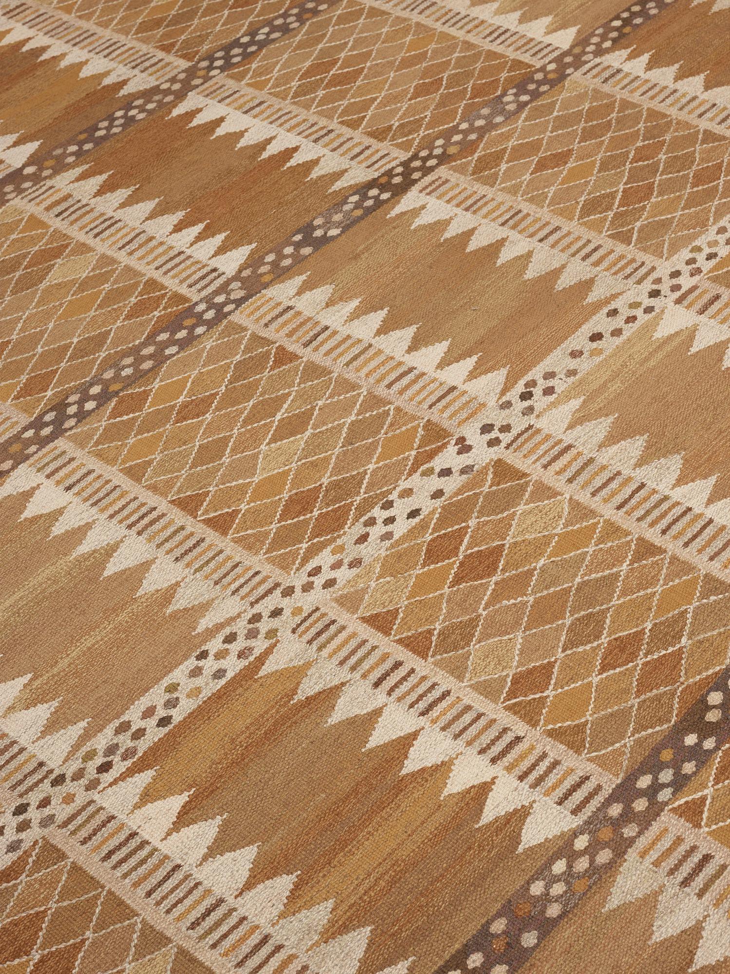 CARPET. "Josefina, brun". Flat weave. 475 x 380,5 cm. Signed AB MMF MR.