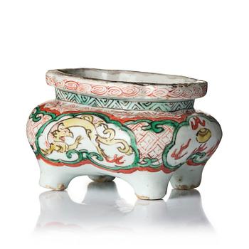 1147. A wucai decorated censer 'Liding', late Ming dynasty, 17th century.