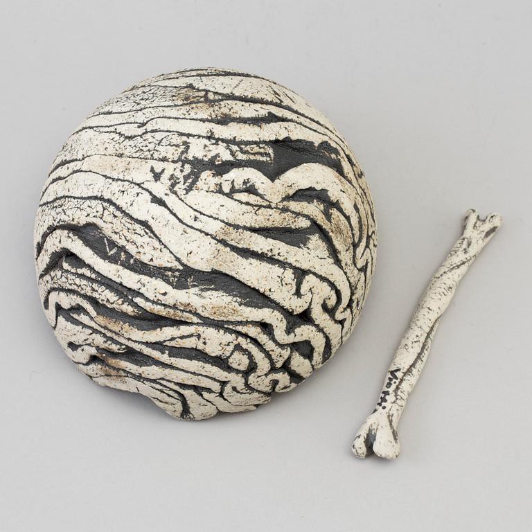 ULLA VIOTTI, bowl and object, stoneware, signed, second half of the 20th century.