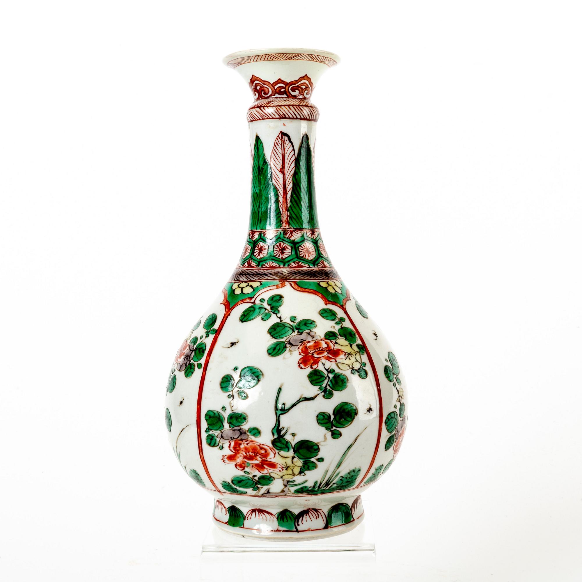 A Chinese Kangxi famille verte porcelain vase.