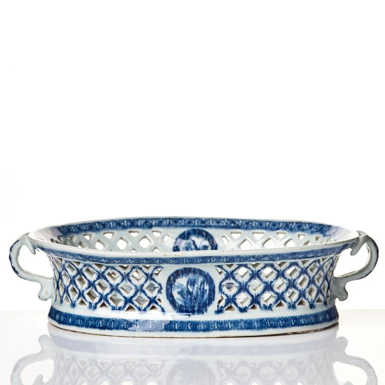 A large blue and white chesnut basket, Qing dynasty, Qianlong (1736-95).