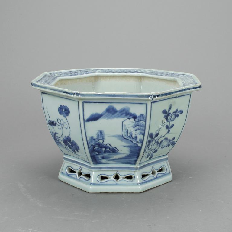 YTTERFODER, porslin, Kina, 1900-tal.