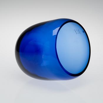 OIVA TOIKKA, SKÅL, glas, jubileumsskål Suomi Finland 90 år. Signerad O. Toikka, märkt Iittala.