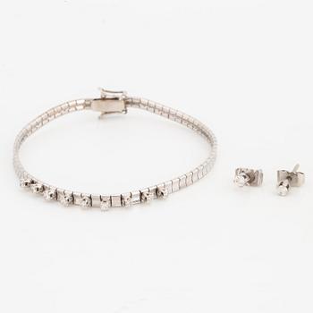 ARMBAND, med briljantslipade diamanter 0,30 ct, vitguld samt ÖRHÄNGEN med briljantslipade diamanter.