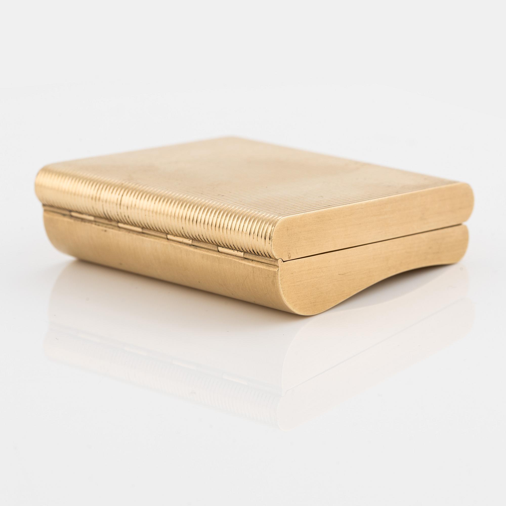 18K gold vanity case.