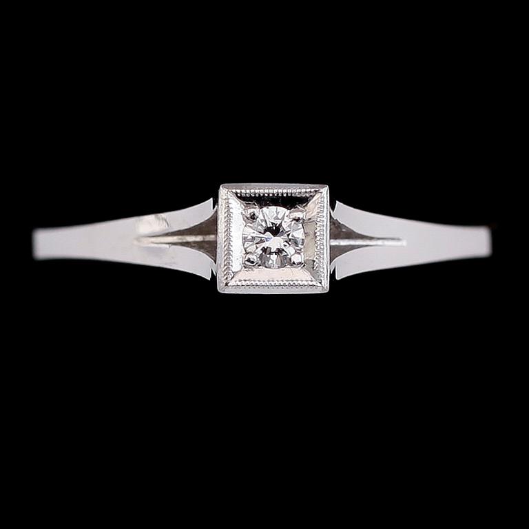 RING, 18 k vitguld, Alton, 1964, med briljantslipad diamant. Total vikt ca 2 gram.