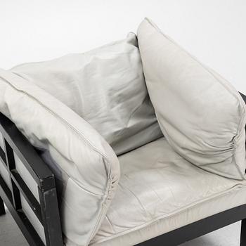 A pair of leather upholstered armchairs. End of the 20th Century.