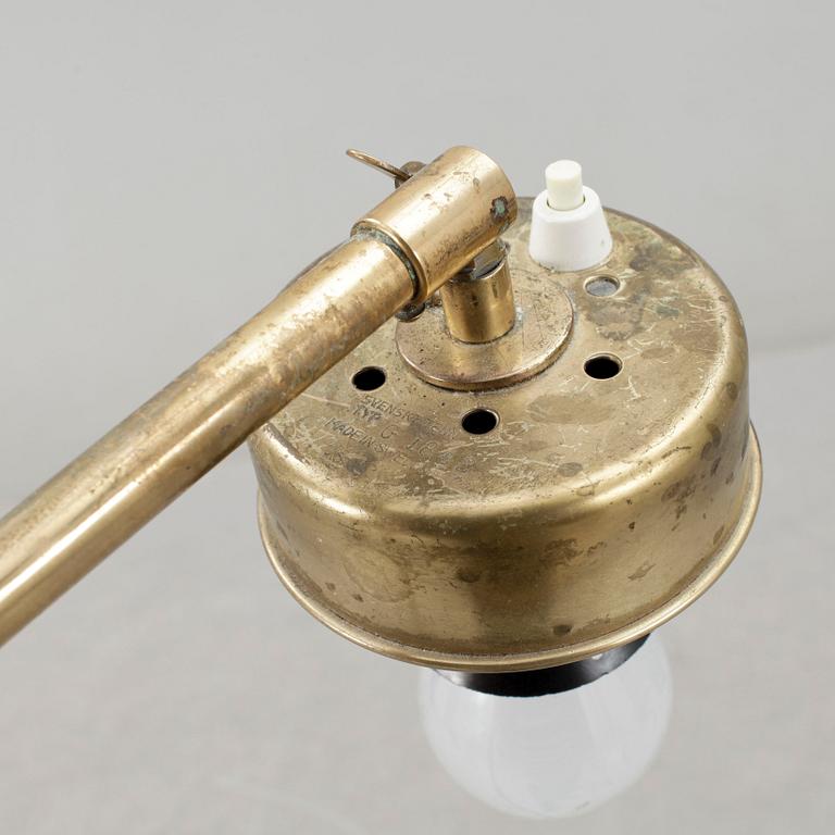 GOLVLAMPA, modell 1842, firma Svenskt Tenn.