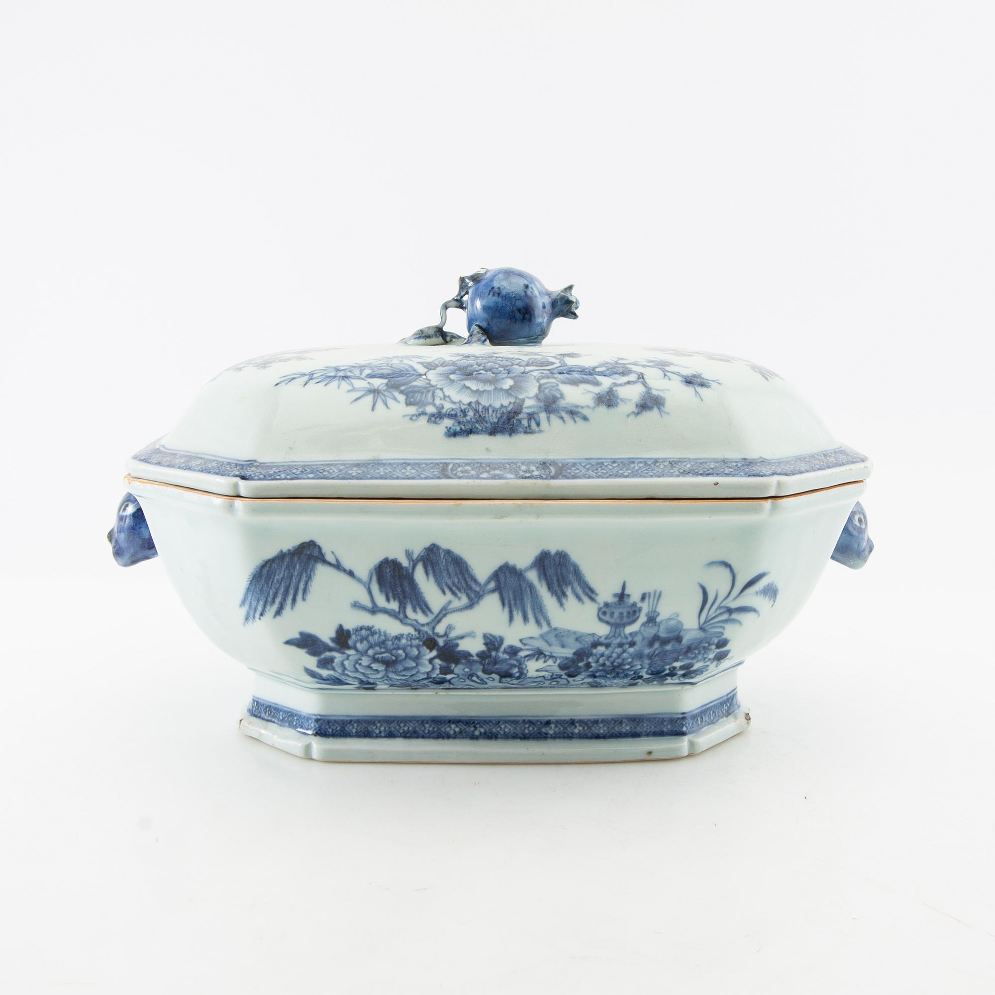 Terrine China Qianlong (1736-95) export porcelain.