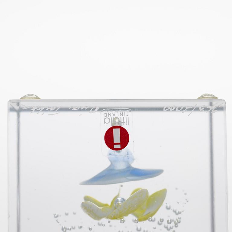 Oiva Toikka, an annual glass cube 2000, signed Oiva Toikka Nuutajärvi 2000, 963/2000.