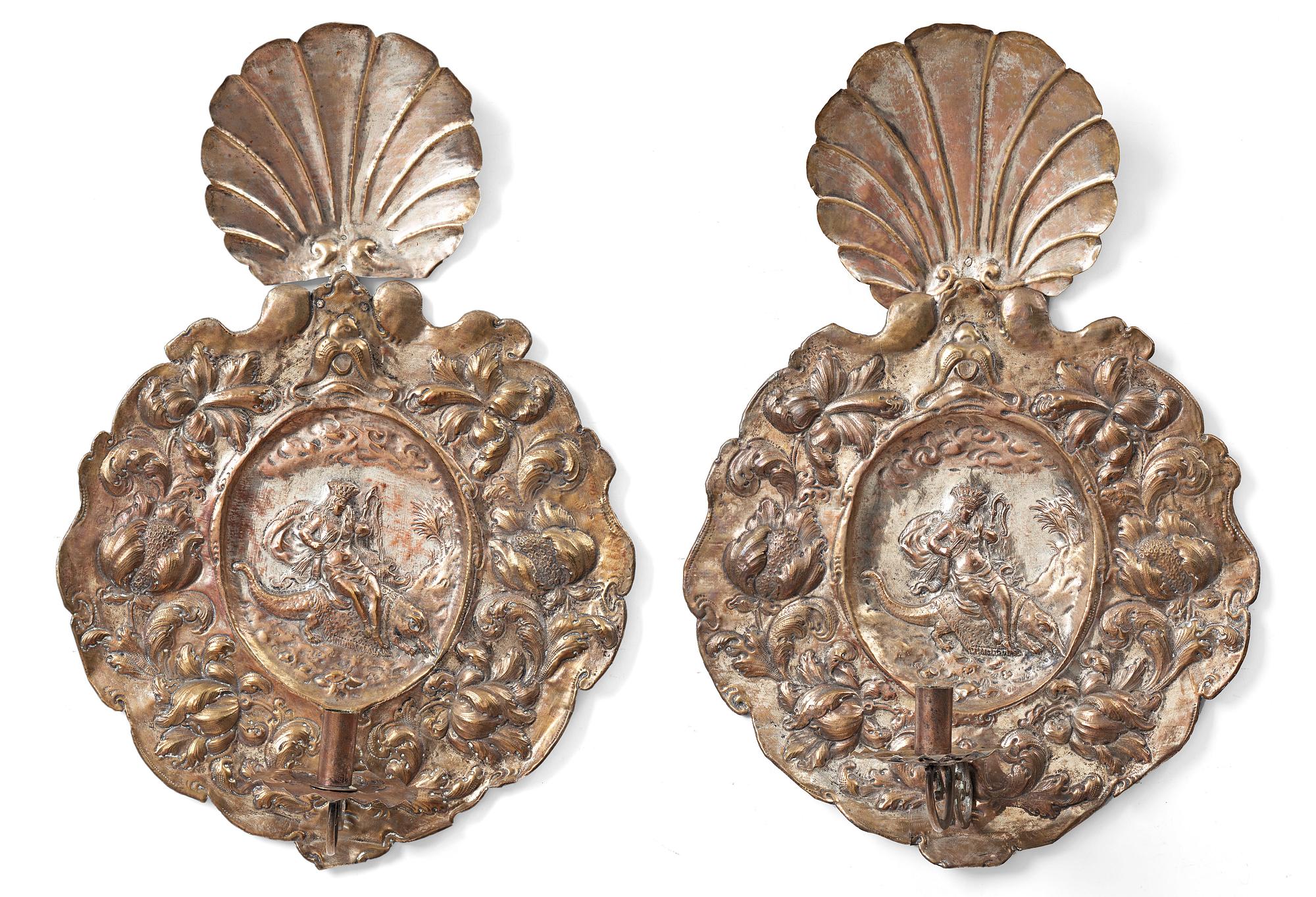 LJUSPLÅTAR, för ett ljus, ett par, barock, 1600-talets senare del, Sverige eller Tyskland/Nederländerna.