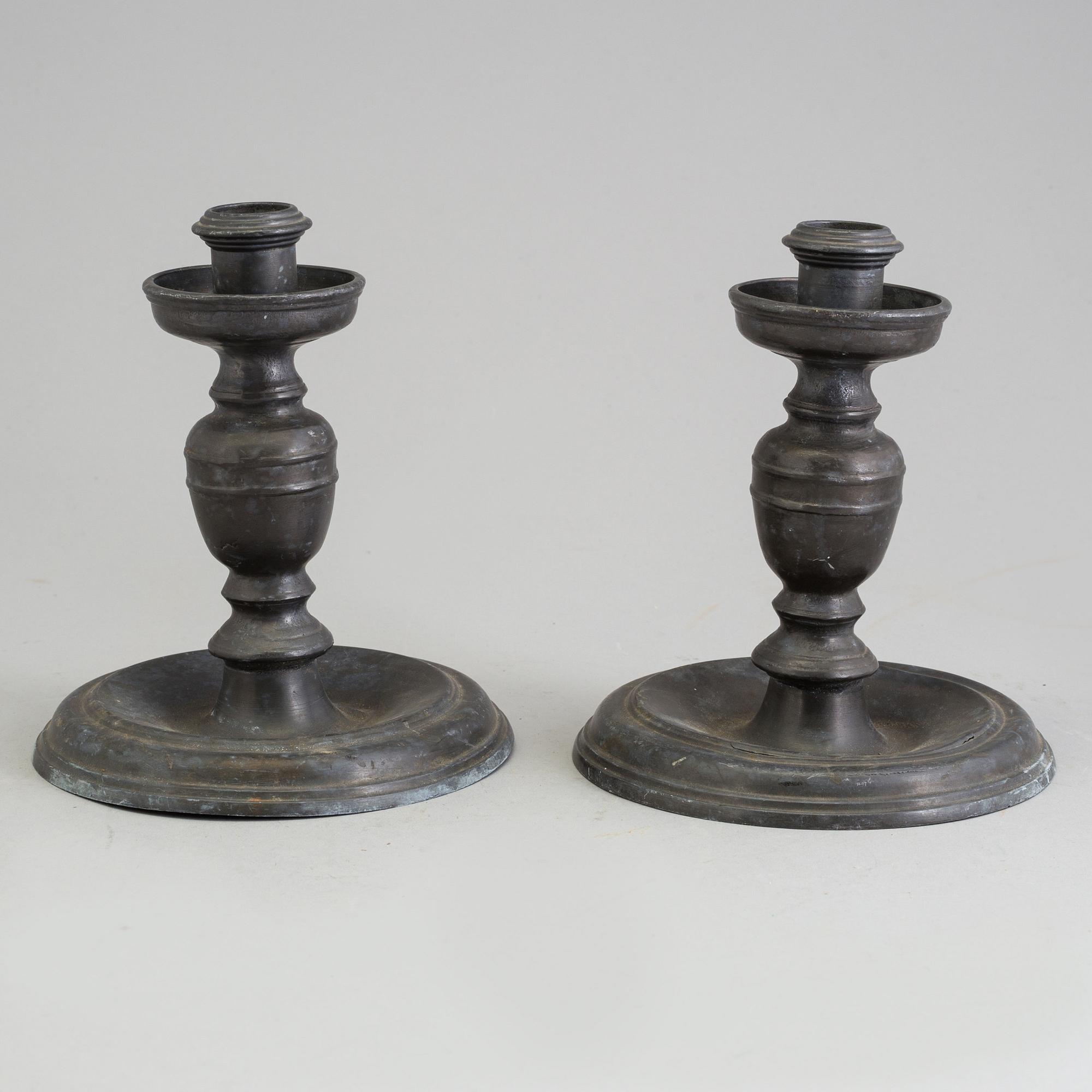 A PAIR OF BARQUE PEWTER CANDLESTICKS, 17th/18th century.