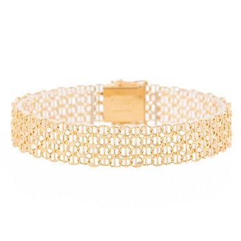 18K gold bracelet.