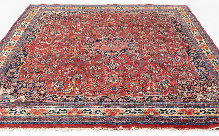 A semi-antik Bidjar carpet, ca 297 x 237 cm.