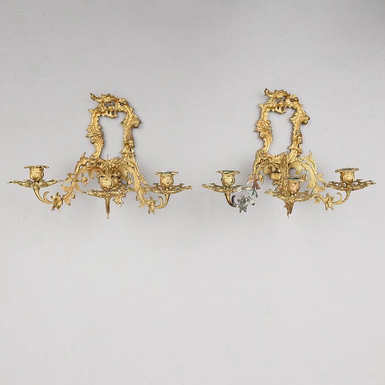 VÄGGLAMPETTER, 1 par, förgylld brons, 1800-talets andra hälft.