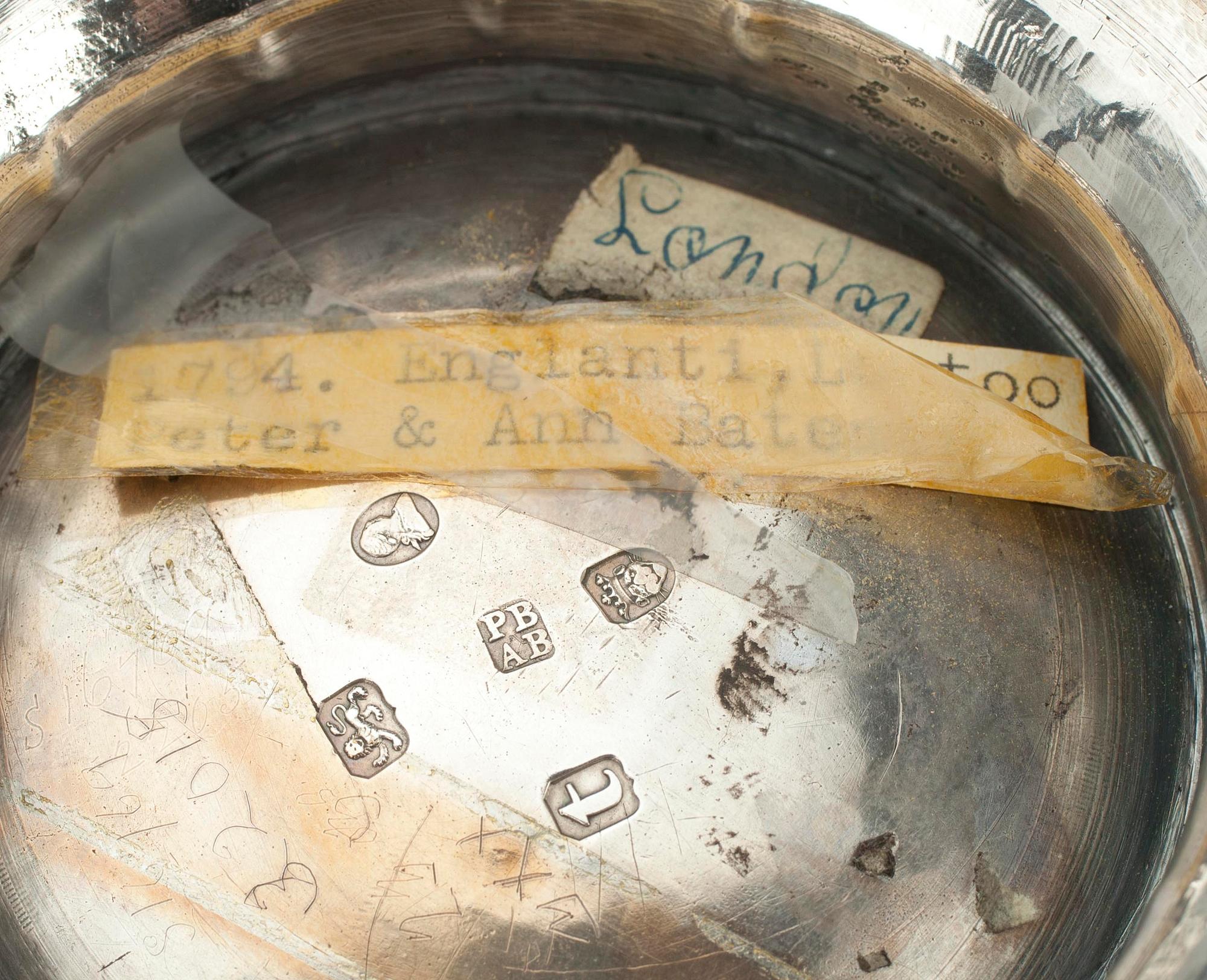 TUOPPI, hopeaa, Lontoo 1794, Englanti. Kok. paino n. 973 g.