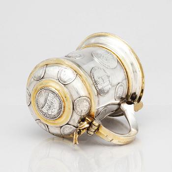 Andreas Junge I, dryckeskanna, delvis förgyllt silver, Königsberg, möjligen 1736.