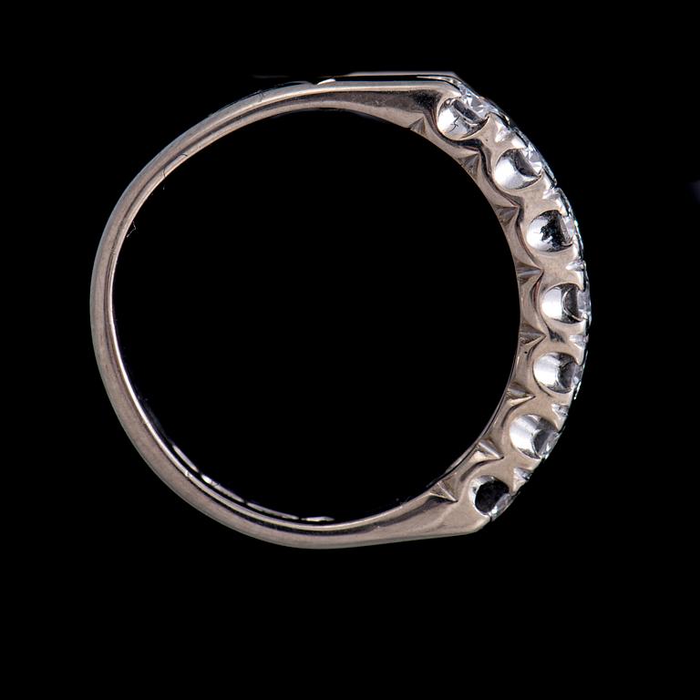 RING, 14K vitguld, briljantslipade diamanter. Vikt ca 3,0 g.