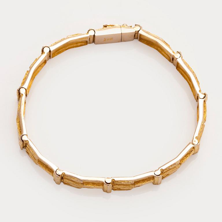Björn Weckström, a 14K gold 'Cascade' bracelet for Lapponia 1974.