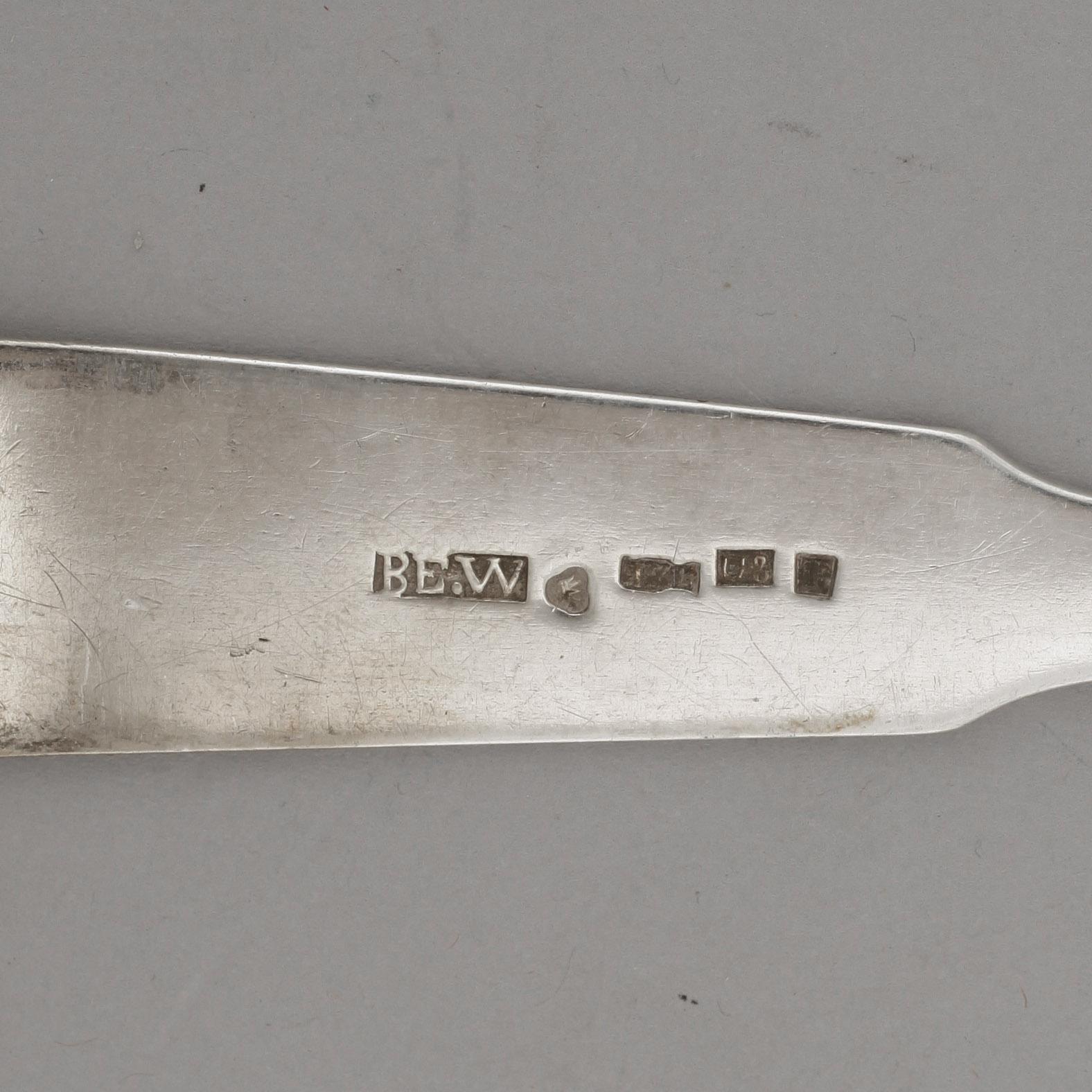 Parti silver, 5 delar, bär stämplar från bla St Petersburg, 1800-tal. Tot vikt ca 250 g.