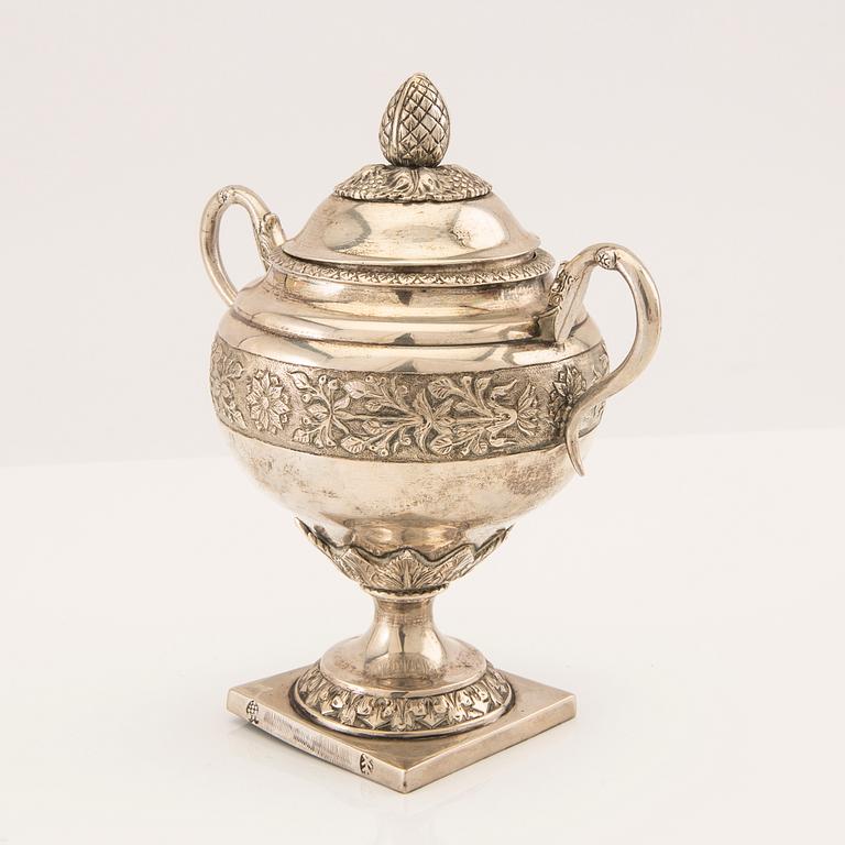 A three pcs Empire silver tea service unknown hallmarks, toal weight 1133 grams.