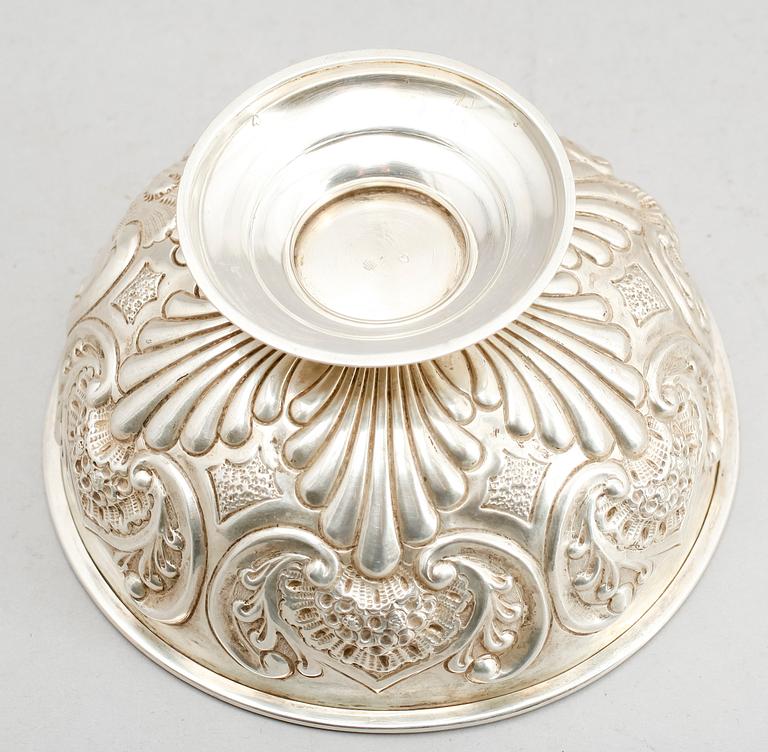 SKÅL PÅ FOT, silver, Sheffield 1903. Vikt ca 218 g.