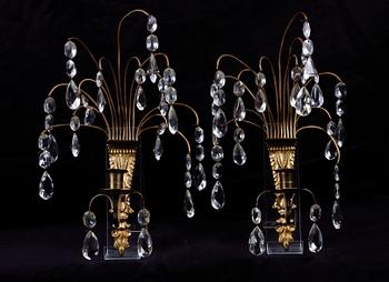 VÄGGLYSTRAR, ett par, empirestil. 1900-talets andra hälft.